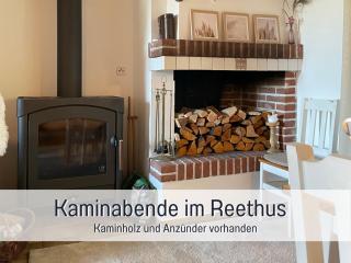 Reetdachhaus in Seenähe, Ruhige Lage, Kamin & Terrasse - 3