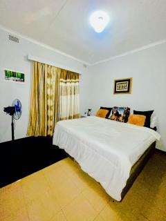 Woodland Suites with Airport Shuttle - 3