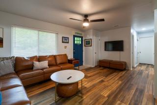 Near U of A - 4BR Mtn Views Pet-friendly - 2