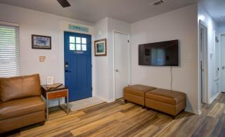 Near U of A - 4BR Mtn Views Pet-friendly - 4