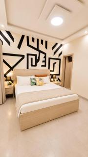 Spacious Luxury 2BR Retreat with 2 Private Gardens - 8