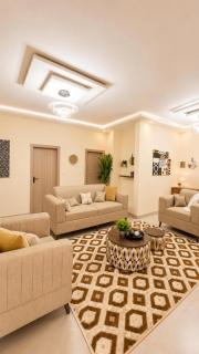 Spacious Luxury 2BR Retreat with 2 Private Gardens - 5
