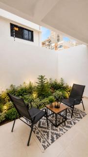 Spacious Luxury 2BR Retreat with 2 Private Gardens - 1