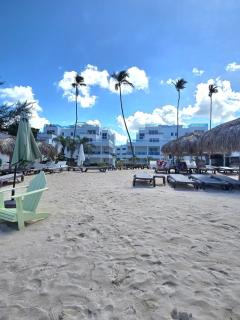 Beachfront, direct beach access - 3