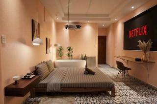 Wabi Sabi Saigon Hideout Ben Thanh - Netflix & Bathtub - 6