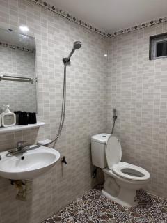 Nhà nghỉ Majestic - Mặt biển mặt phố đi bộ Cô Tô - 2