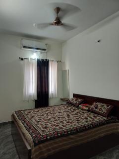 Cozy 2 Bhk flat with mountain and lake view - 4