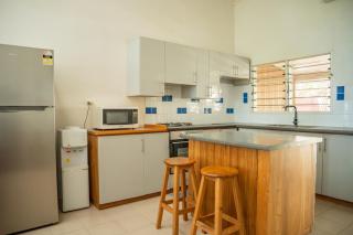 Seaview Apartment - 3