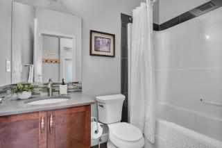 South Edmonton Family Home - 3 king Beds & AC - 5