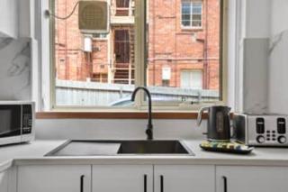 Bright 1-Bed Apartment in St Kilda - Melbourne - 3