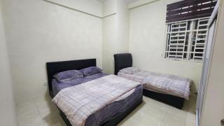 Muslim homstay@Crown Imperial Court - 9