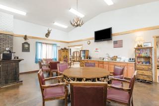 Super 8 by Wyndham Powell - 1