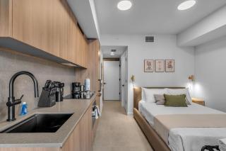 Warm Welcoming Apt-Steps from Downtown -Walk Everywhere - 3