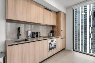 Luxury High-Rise 1BR in Downtown Miami - 8