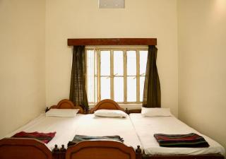 SRI VENKATESHWAR LODGE - 7