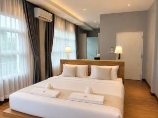 The White House Rachamankha - Adults Only - 7