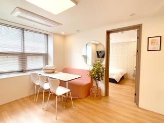 Hongik Univ Station Wave Family Suite #3 - 9