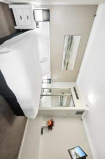 Charming 1-Bed Unit in an Unbeatable Location - 1