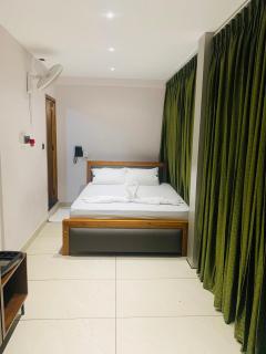 Hotel Emora Keys, 500 Mtrs From Madikeri Fort - 9