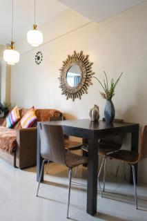 Cozy Airport Condo 7-min Walk to Terminal 3 - 5