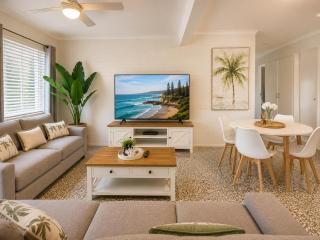 3BR Palm Cove Waters Retreat - Walk to Broadwaters! - 6