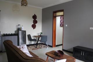 Cozy White Lotus Apartment - 8