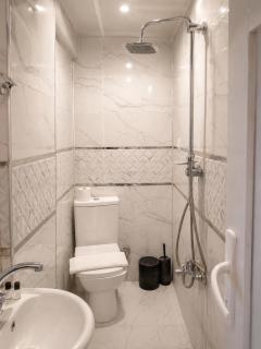 Cannady Affordable Cleaan Rooms Minimal Design Centrally Located Small City Hotel - 2