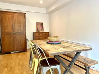 Large Stylish 5 bed Cambridge House - 5