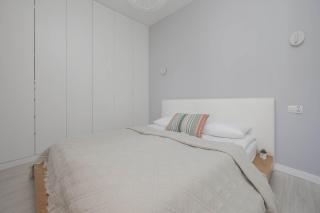 Family Apartment with 2 Bedrooms & Balcony in Warsaw by Noclegi Renters - 8