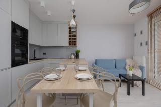 Family Apartment with 2 Bedrooms & Balcony in Warsaw by Noclegi Renters - 5