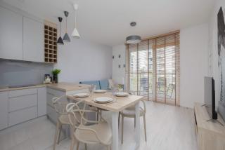 Family Apartment with 2 Bedrooms & Balcony in Warsaw by Noclegi Renters - 4