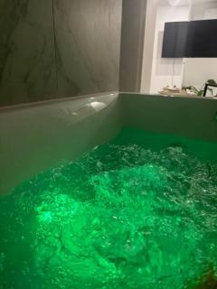 Luxury Suite with Jacuzzi - 6