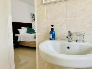 Meyrick Bed and Breakfast - 4
