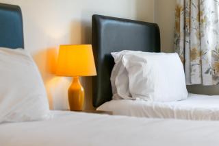 City Retreat with free parking - 1