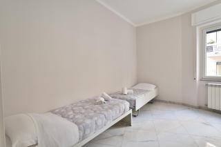 GuestHost - Sampierdarena Bright Apartment - 7