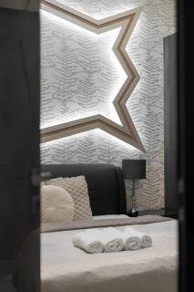 Marble & Gold Flat Jacuzzi Andrassy Steps - 2