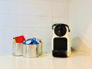 King Bed CBD Apartment | Pool, Sauna & Balcony - Adelaide - 3