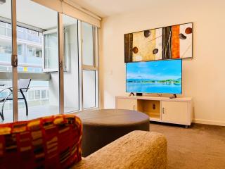 King Bed CBD Apartment | Pool, Sauna & Balcony - Adelaide - 8