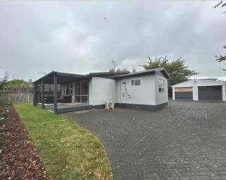 3BR Home with Large Yard & Garage - 3