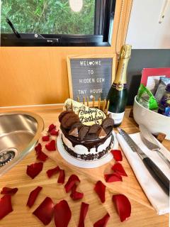 Montville Retreat Milan by Tiny Away - 6