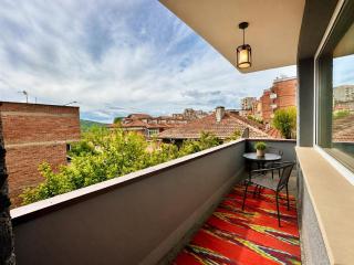 Vera Central Apartment with Free Parking - 8