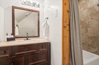 Snowy Peak Views from Living Room, 2 Parking Spaces, Walk to Ski condo - Telluride - 9