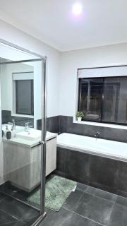 Spacious Modern 2-Bed, 1 Study Retreat in Rockbank - 2