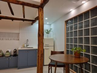 Jeonju Hanokmaeul Nest175 Jaczzi Dokchae Pension - 2