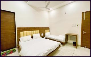 WITH BREAKFAST AND PARKING , NEAR MAHAKALESHWAR TEMPLE Hotel SRI G D M Inn Ujjain, Near Mahakaal Temple And Railway Station , Fully Air Conditioned All Rooms , Breakfast Included , Wifi , Lift And Parking , BEST FAMILY HOTEL IN UJJAIN CITY - 4