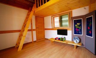 Jeonju Hanok Maeul Sukbak Deomeomoom - 1