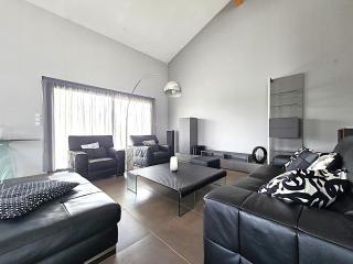 Magnifique villa 220m2- Quartier résidentiel Le Carreyrat - 6 à 8 pers - 3 chambres doubles - Grand jardin et terrasses - 7
