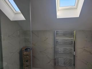 Modern newly built 5 bedroom detached property - 2