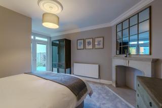 Beautiful 4 bed 4 bath house with direct sea views - 7