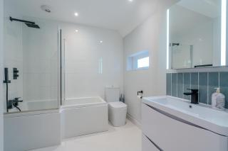 Beautiful 4 bed 4 bath house with direct sea views - 3